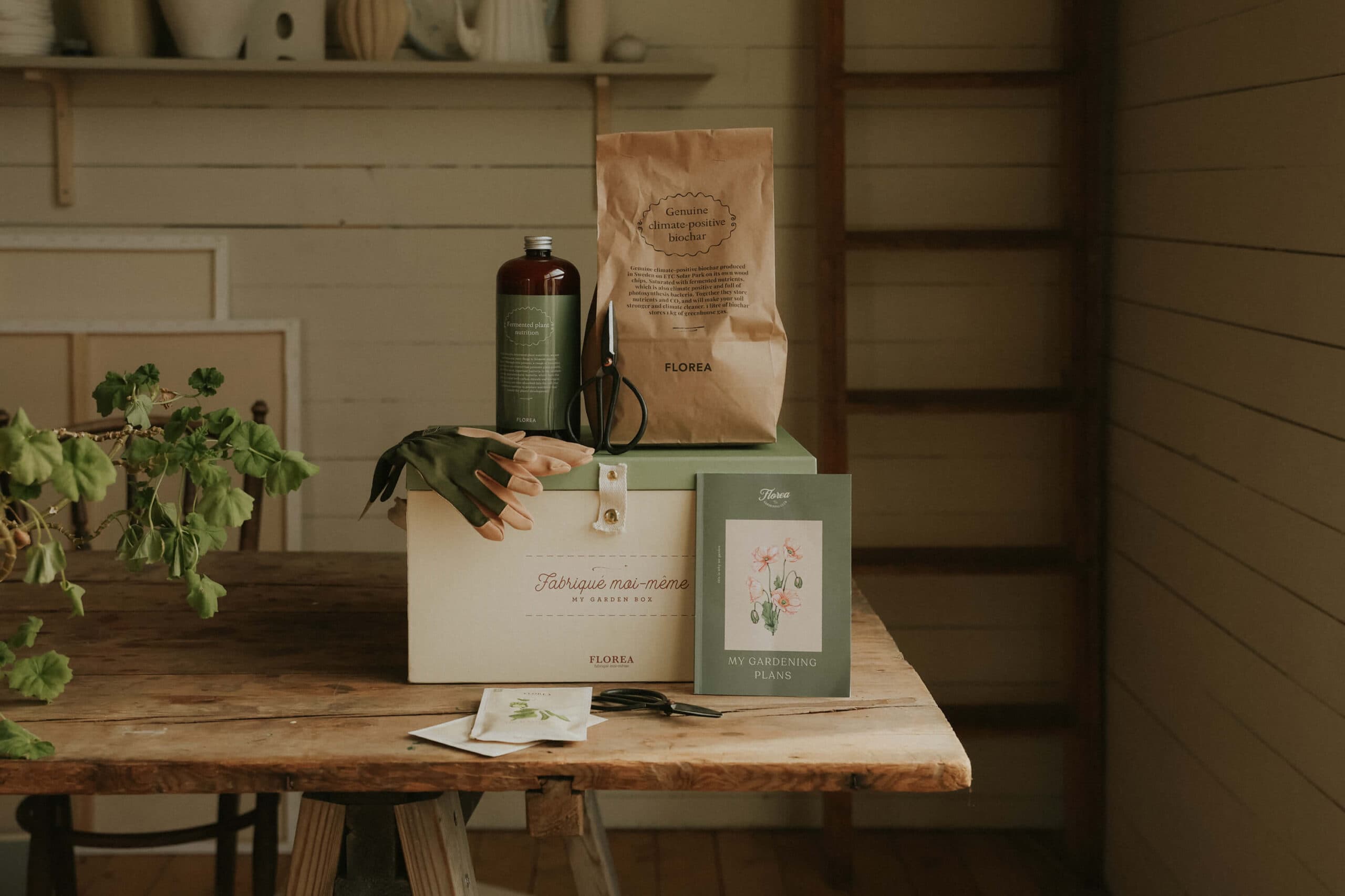 Gardening accessories